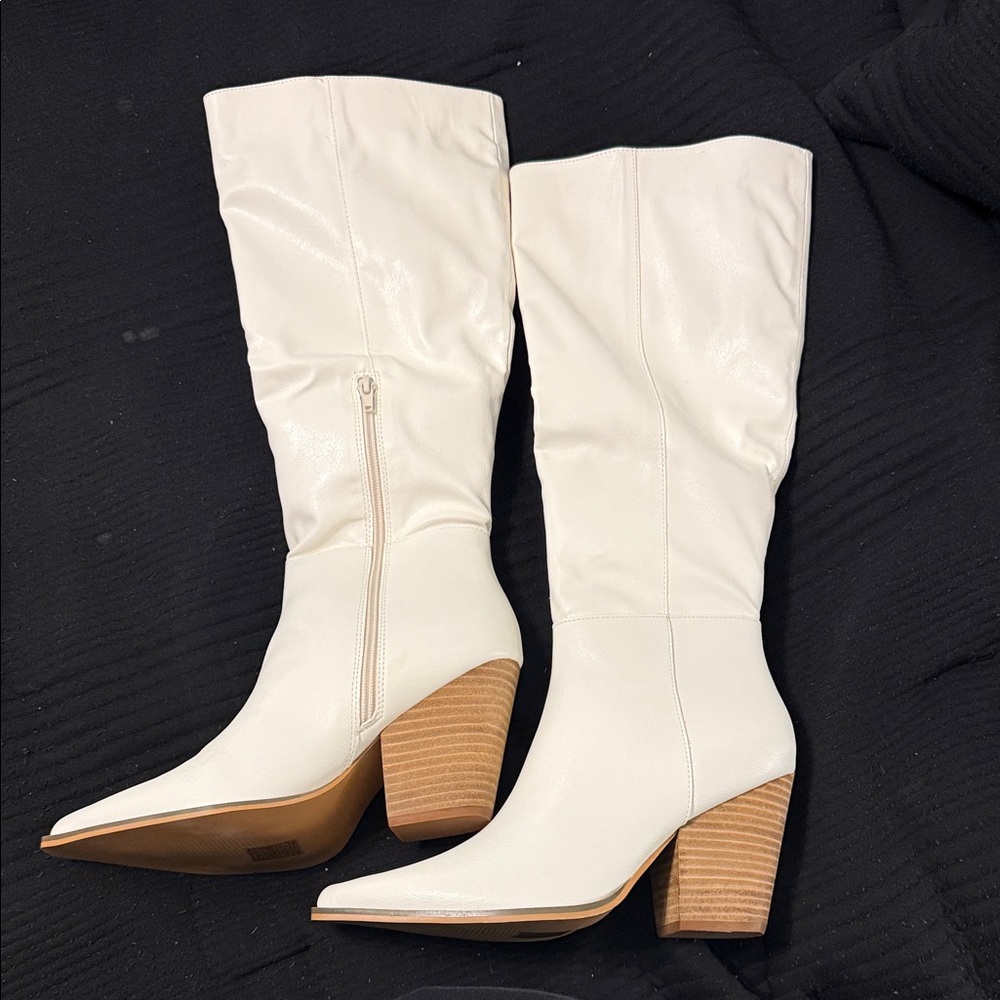 Chic White Heeled Boots